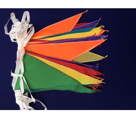 Streamer : 10m line with 18 15"x8" nylon pennants to a line